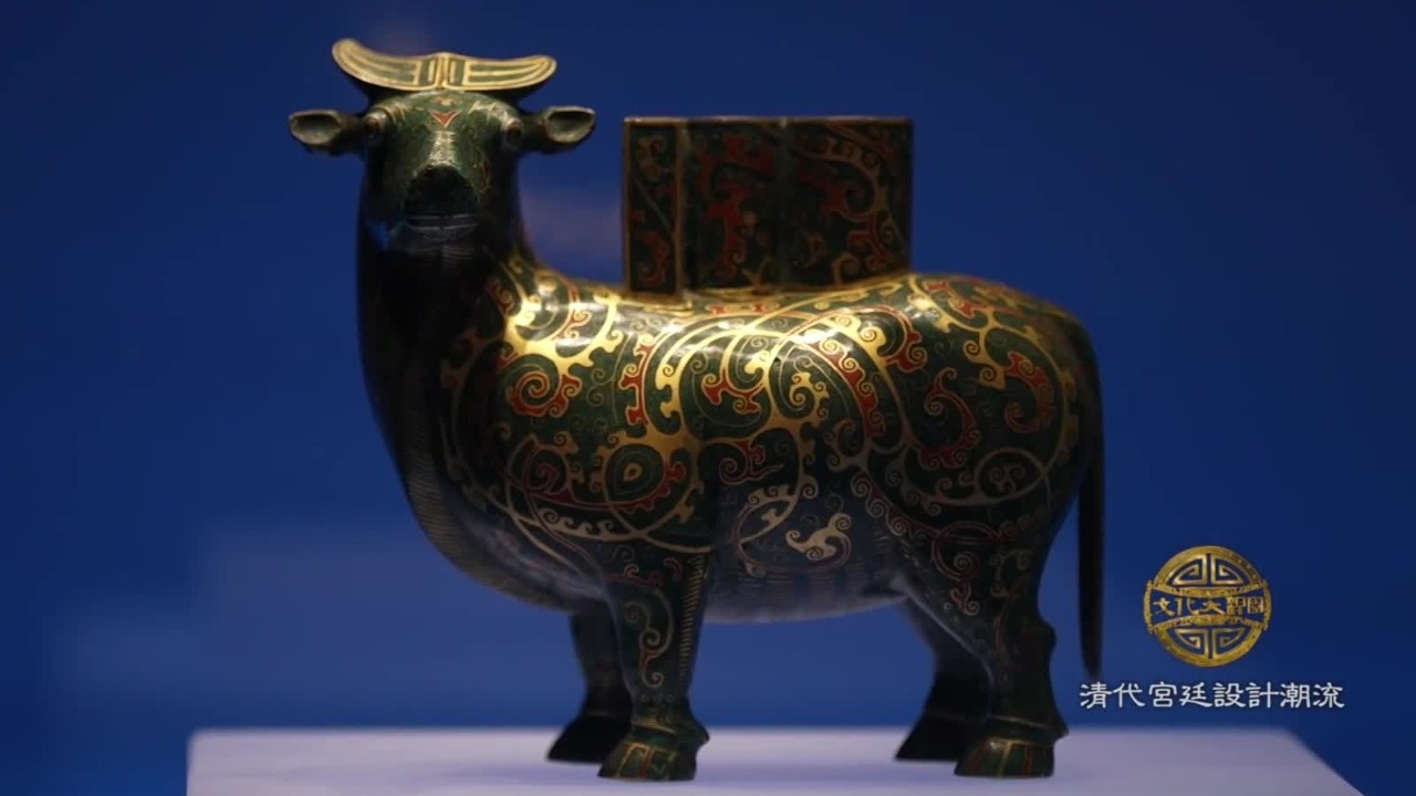 牛形珐琅牺尊：形体威武，是乾隆时期珐琅工艺的代表，仿古设计中的精品