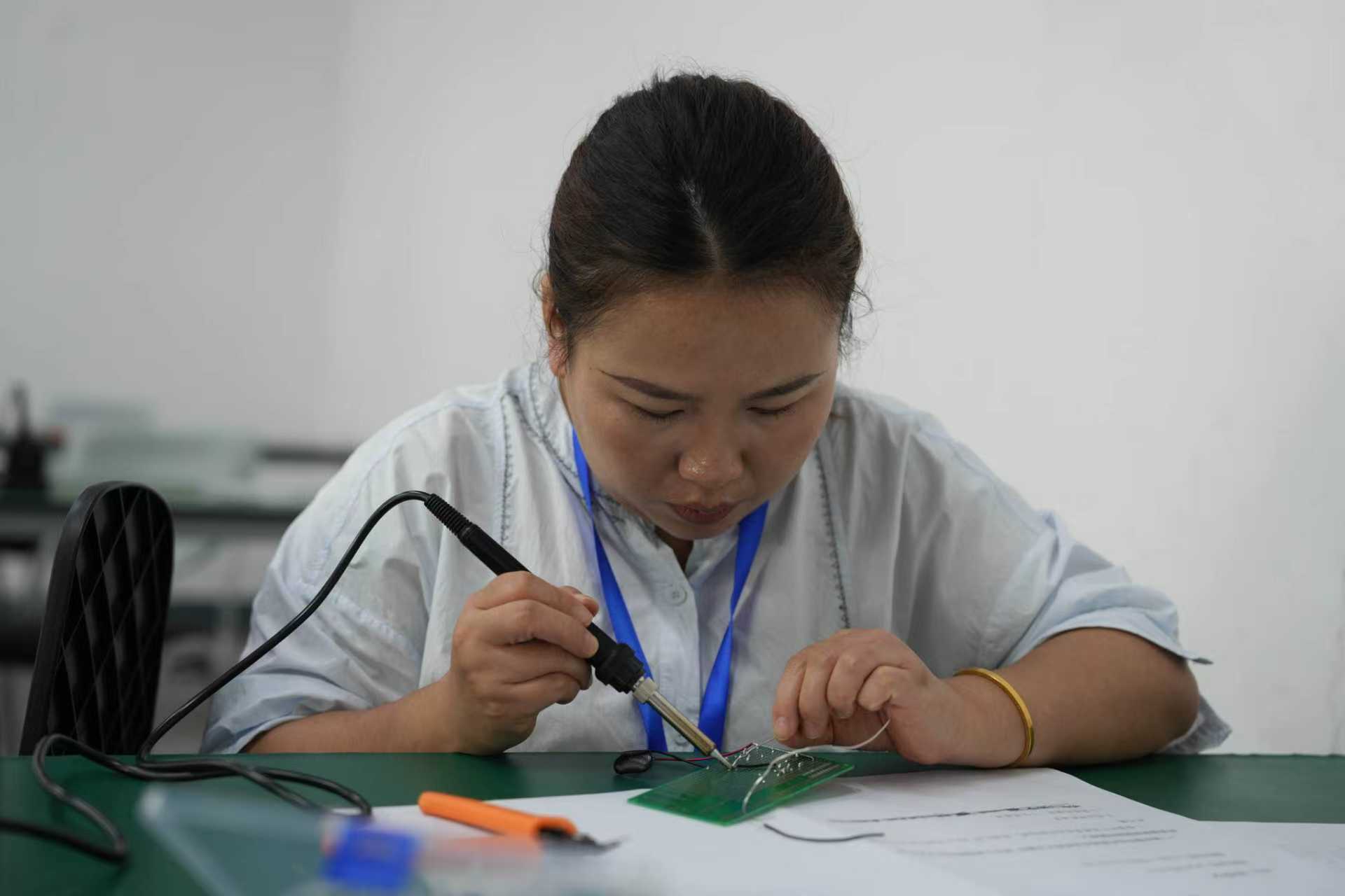 誰最能！江北舉辦電路板焊接職業技能精英賽