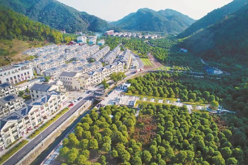 全国首个光伏村——李岙村