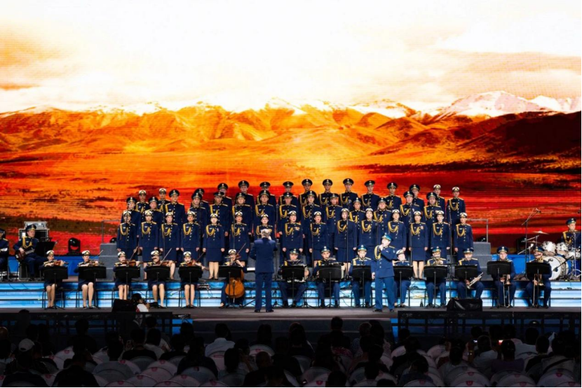 《胜利之歌》在青岛西海岸新区金沙滩啤酒城震撼延续