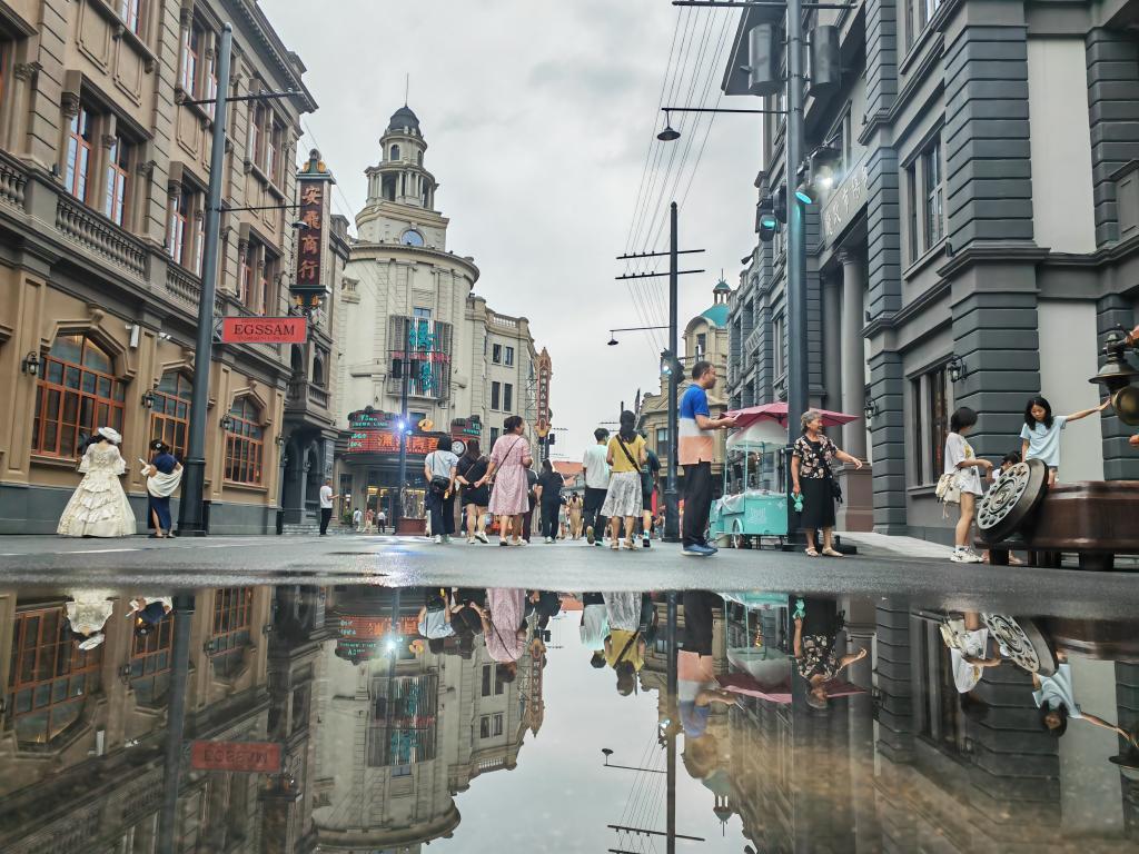 湖南省衡阳市南岳区，今年开业的“时光之城&middot;1944”文旅项目吸引了大批游客。新华社记者白田田 摄