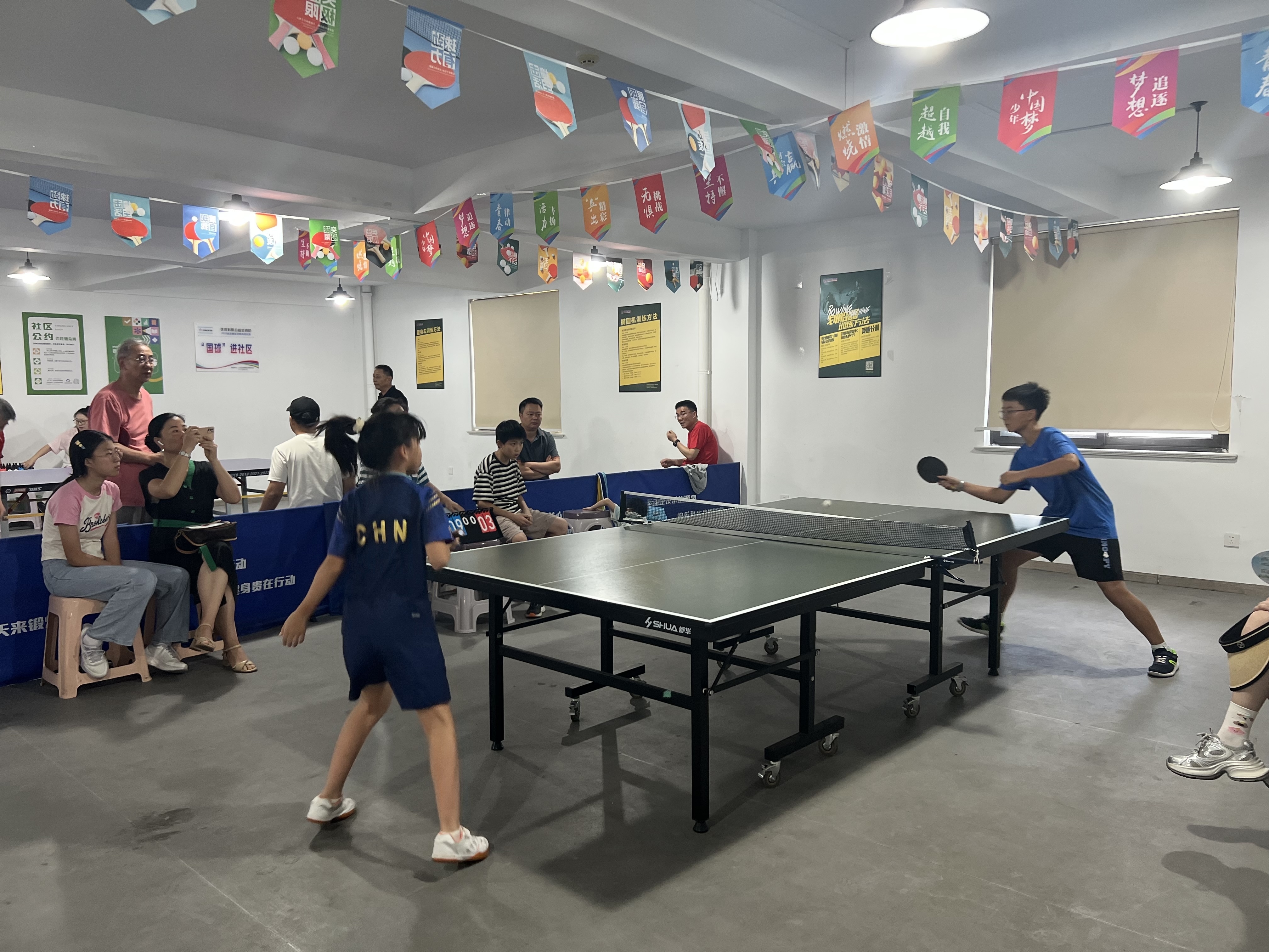 江北云鹭湾社区乒乓球赛燃动夏日，老将小将同台竞技展风采