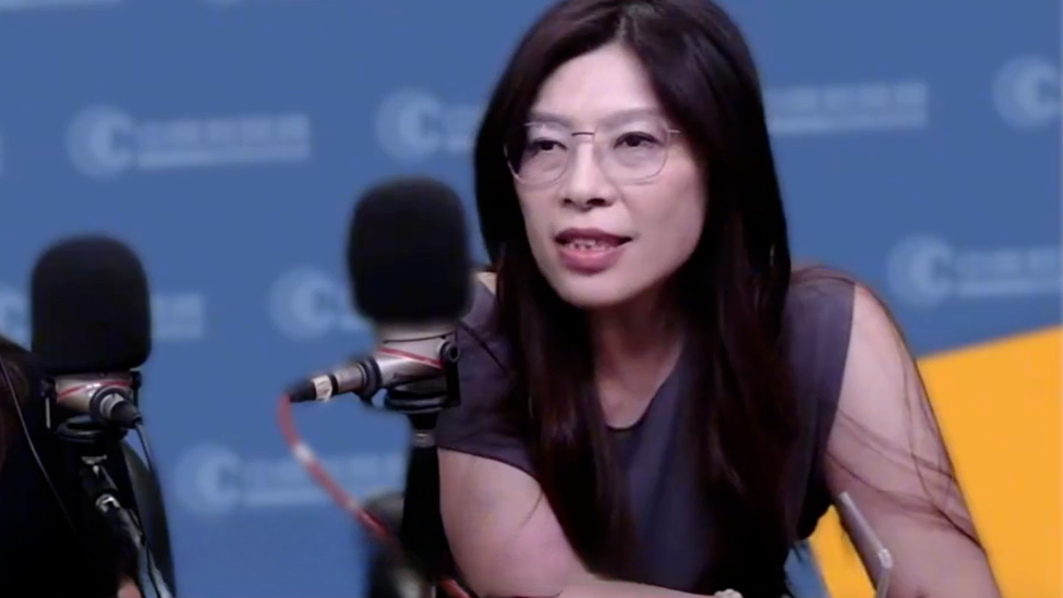 特朗普疯狂压榨台湾，赖清德竟还在帮忙数钱，郑丽文痛批“愚昧”