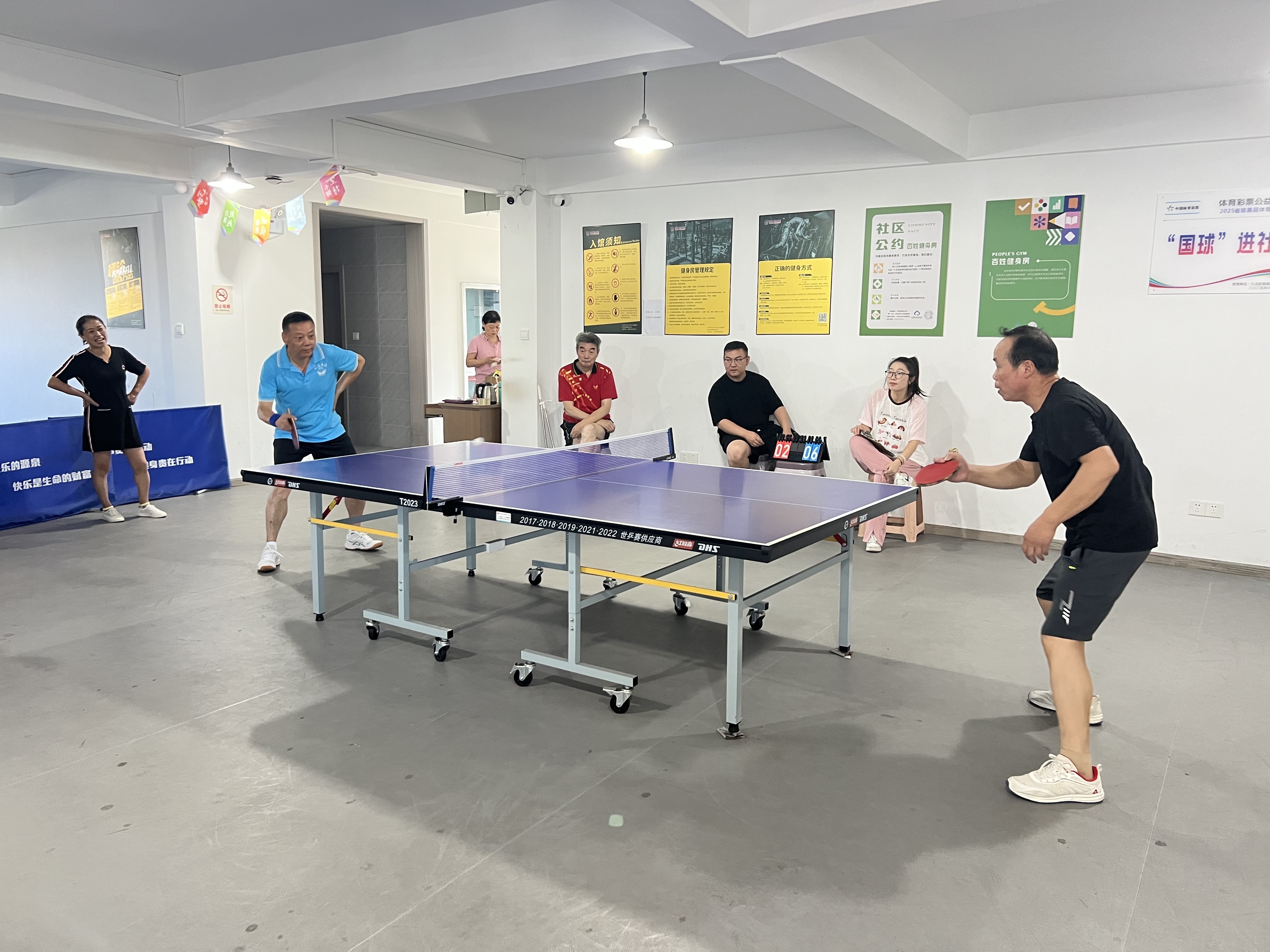 江北云鹭湾社区乒乓球赛燃动夏日，老将小将同台竞技展风采