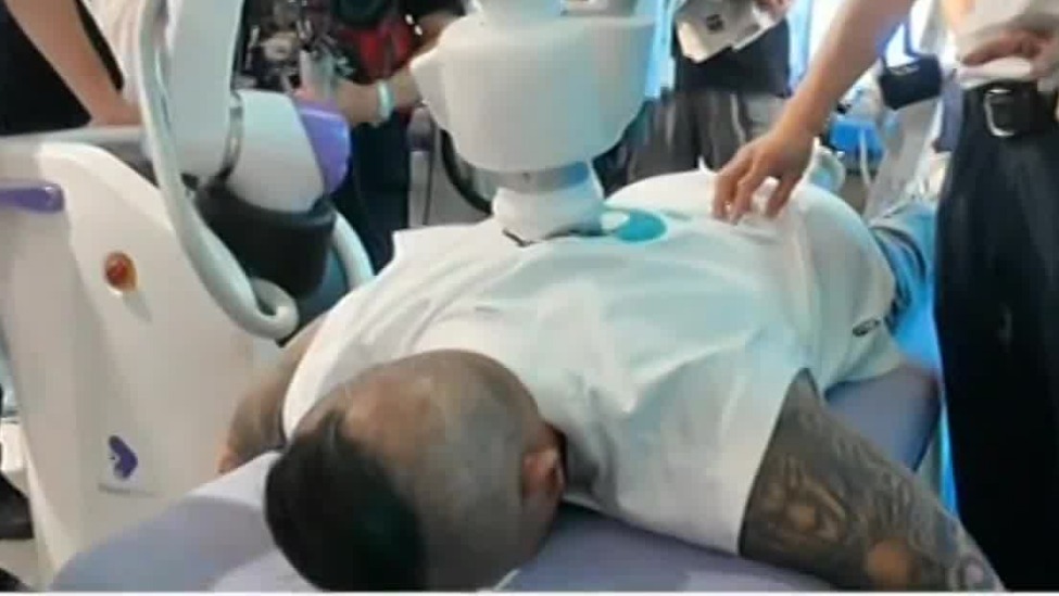 网红“馆长”亲测机器人按摩，谈及岛内负面舆论喊话台媒别乱写