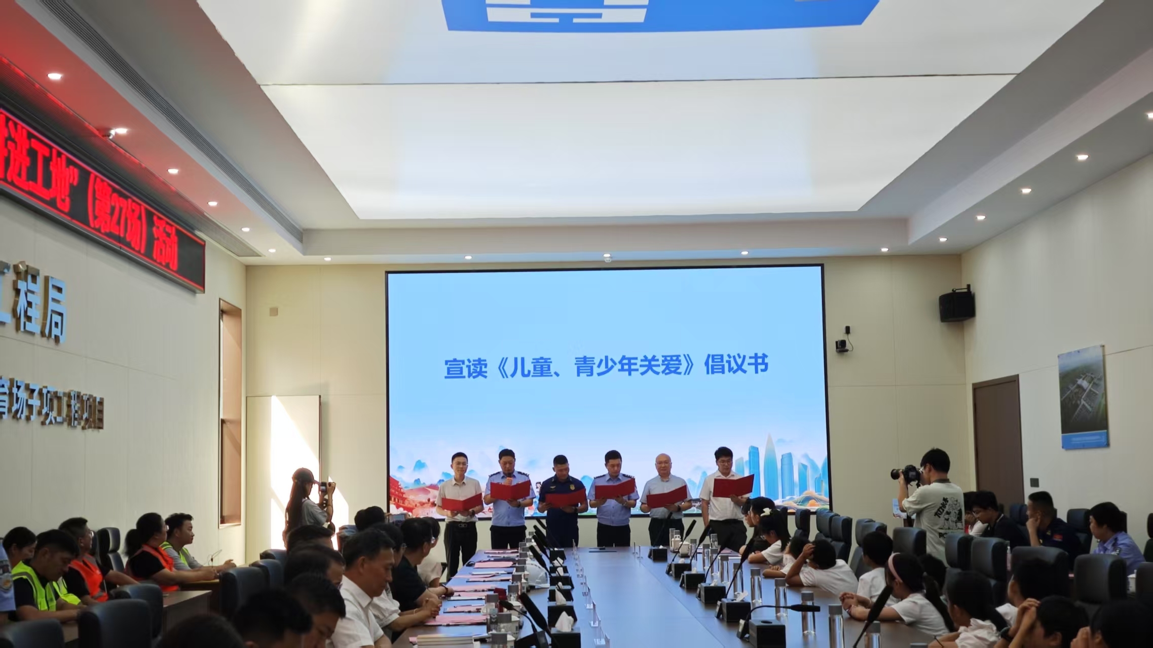 2025年全国农村留守儿童关爱保护“百场宣讲 进工地”活动在甬举办