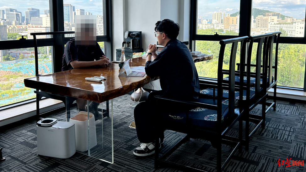 在“假装上班公司”假装上班:花30元“上班”一天,有年入百万老板来“假装面试”_凤凰网