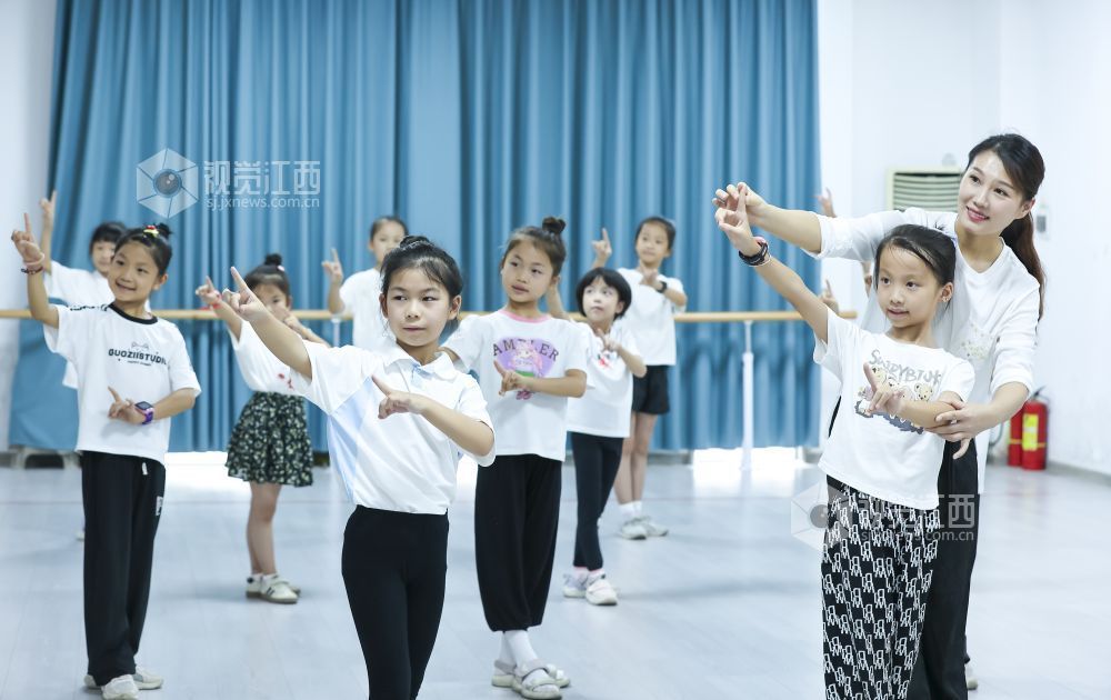 多彩暑假（图）