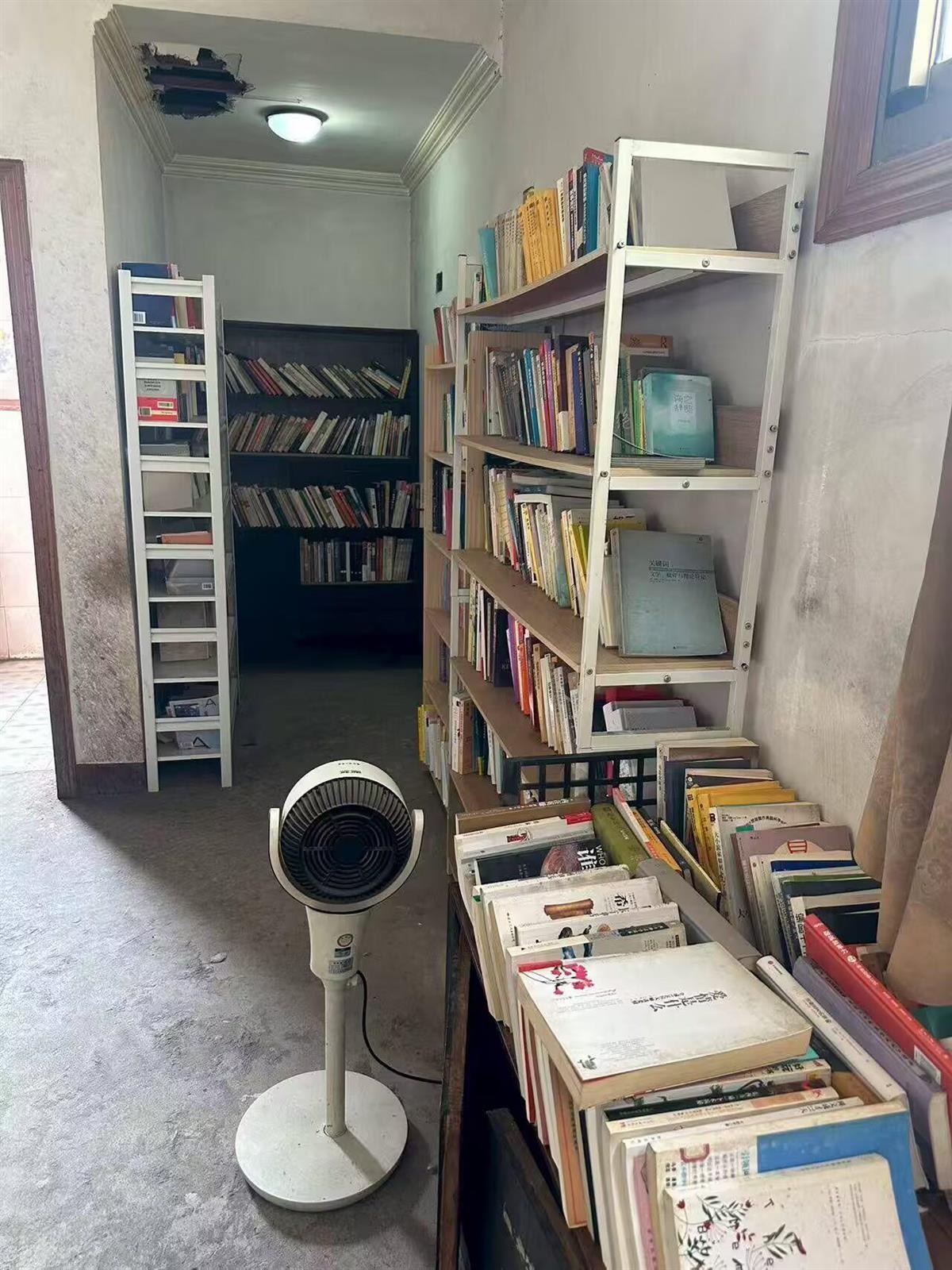 安徽婆婆半价出售儿子生前满屋藏书 想筹钱买钢琴捐给老年大学