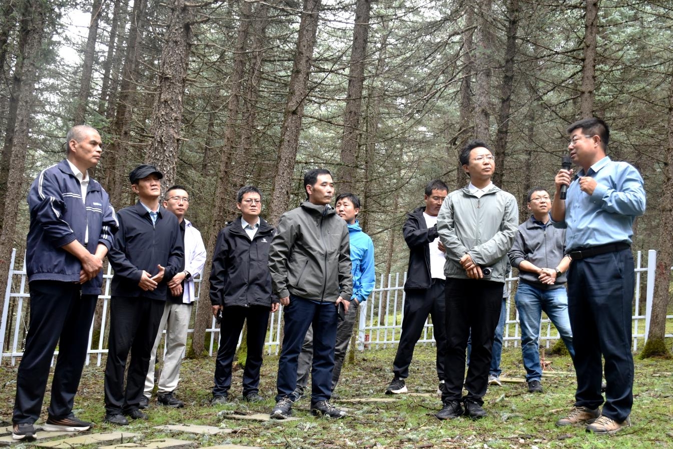 专家服务团实地调研