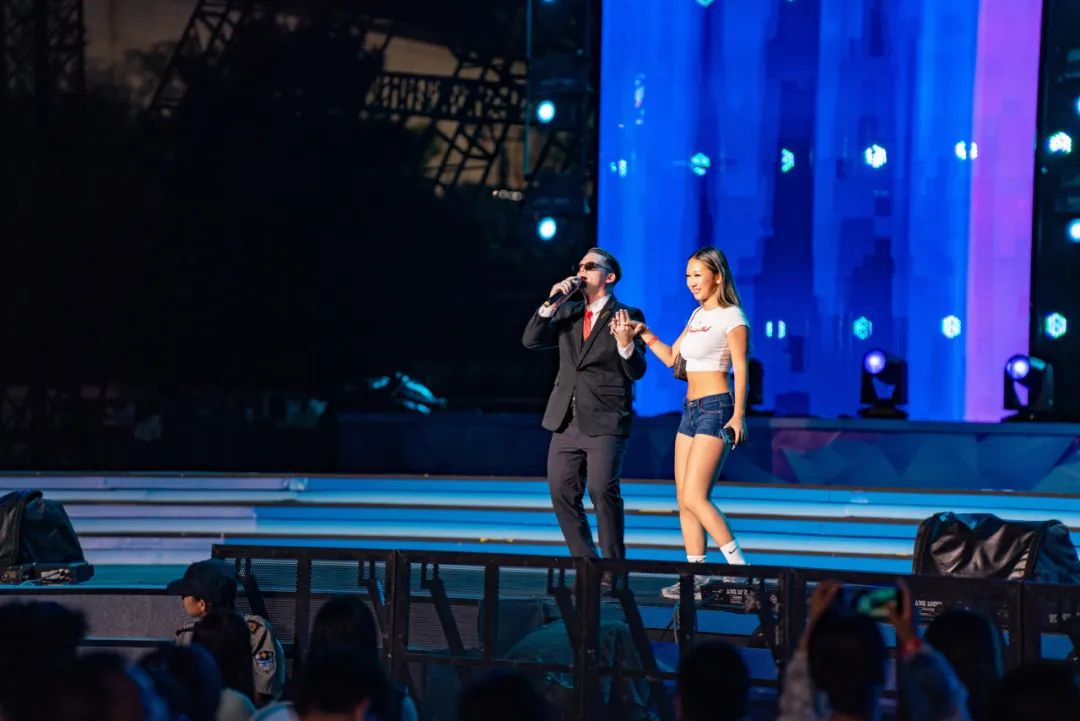 中古友谊乐章在青岛西海岸新区金沙滩啤酒城奏响