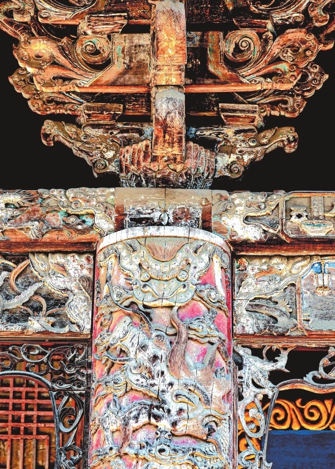 大成殿上的木雕、石刻,造型精美、栩栩如生。