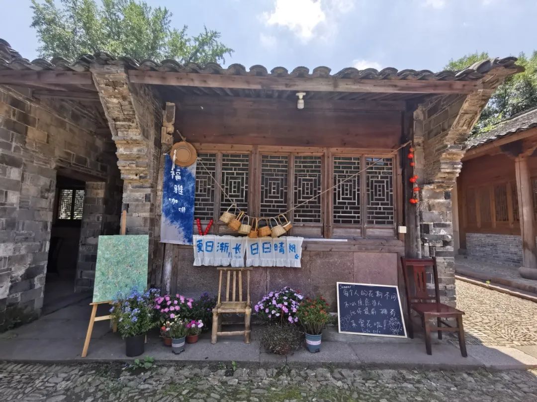 儒雅洋“福雅咖啡”一角。