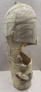 (图三十三,白釉珍珠地清净道德梅瓶,段店窑址采集,现藏鲁山段店窑博物馆)