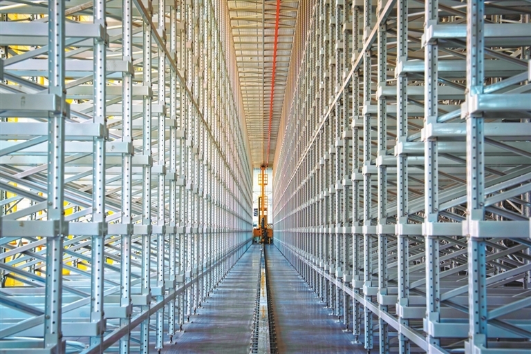 宜春国轩电池有限公司二期项目,调试中的常温静置库。江西日报全媒体记者 朱兆恺摄