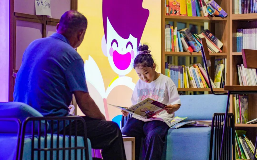 在青岛西海岸新区金沙滩啤酒城，体验一场亲子“慢”游记