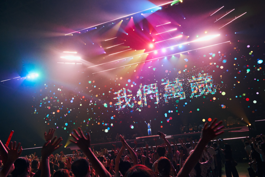 昨晚Eason在澳门站尾场更是诚意满满，演出时间超过4小时。