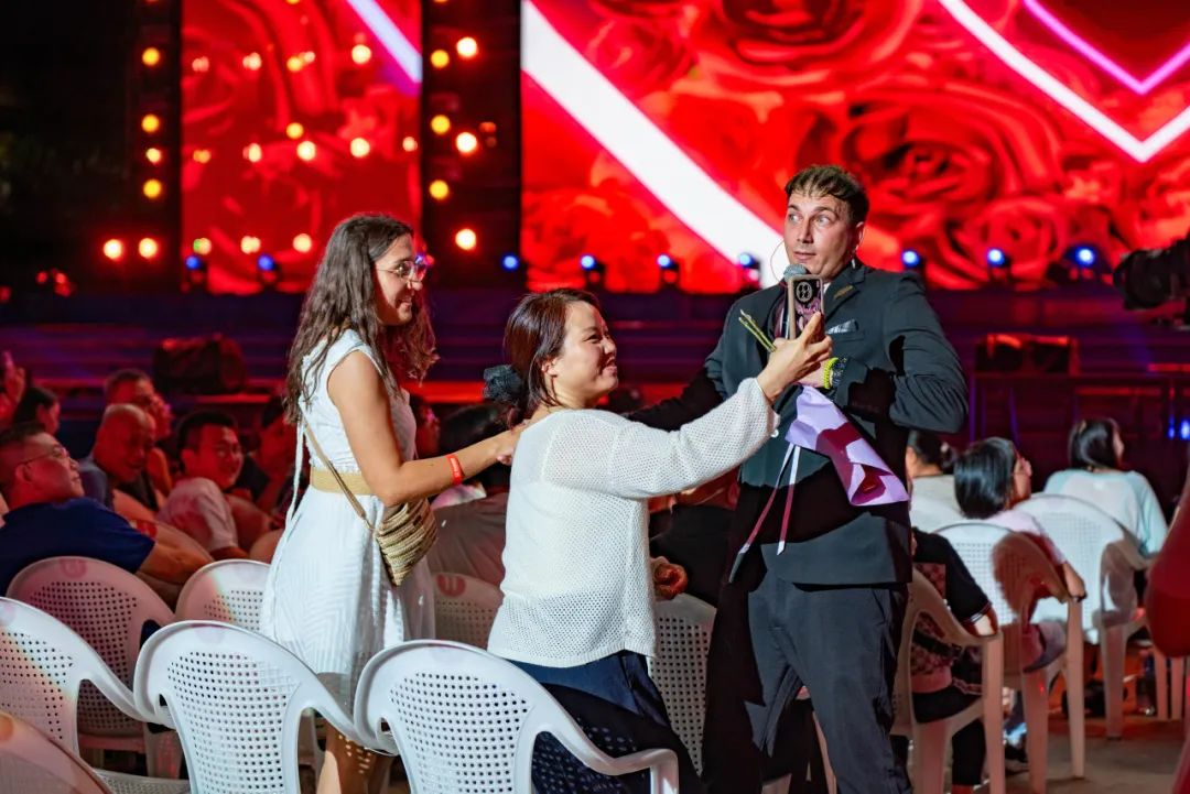 中古友谊乐章在青岛西海岸新区金沙滩啤酒城奏响