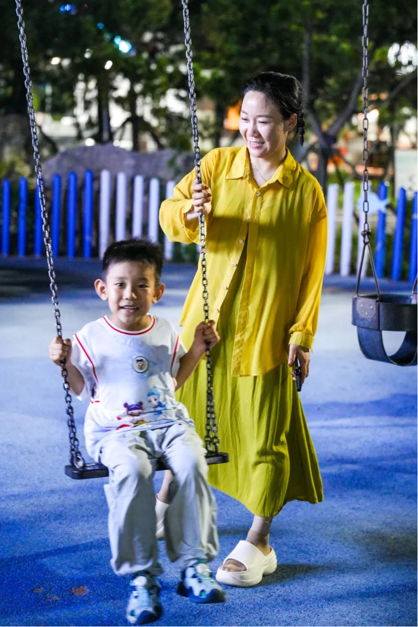 在青岛西海岸新区金沙滩啤酒城，体验一场亲子“慢”游记