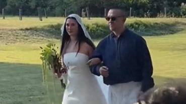 姜文也没想到，富养了24年的宝贝女儿，竟给法国前妻做了“嫁衣”封面图