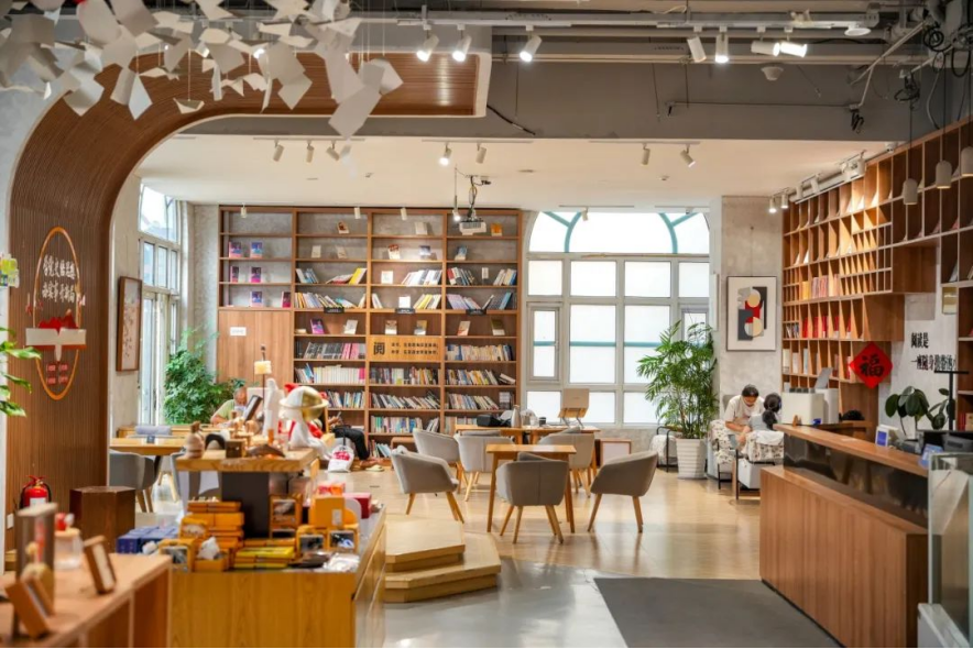 在青岛西海岸新区金沙滩啤酒城，体验一场亲子“慢”游记