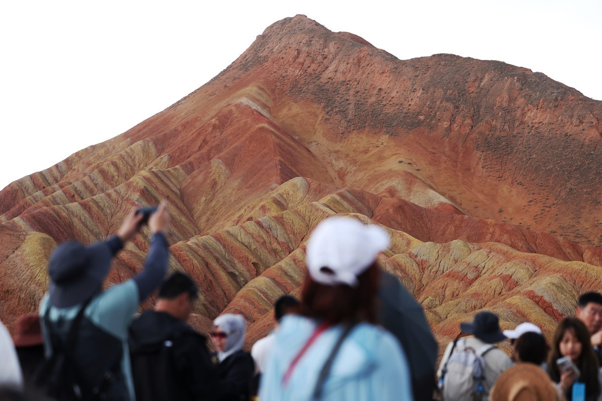 张掖市七彩丹霞景区 图片来源:新华社
