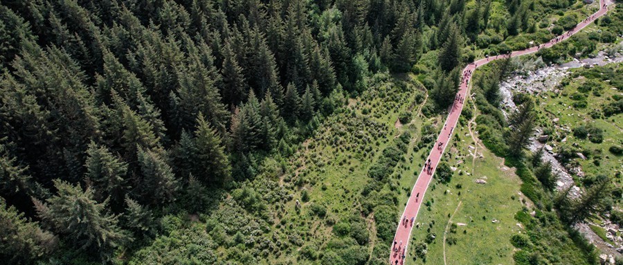 焉支山俯瞰 图片来源:新华社