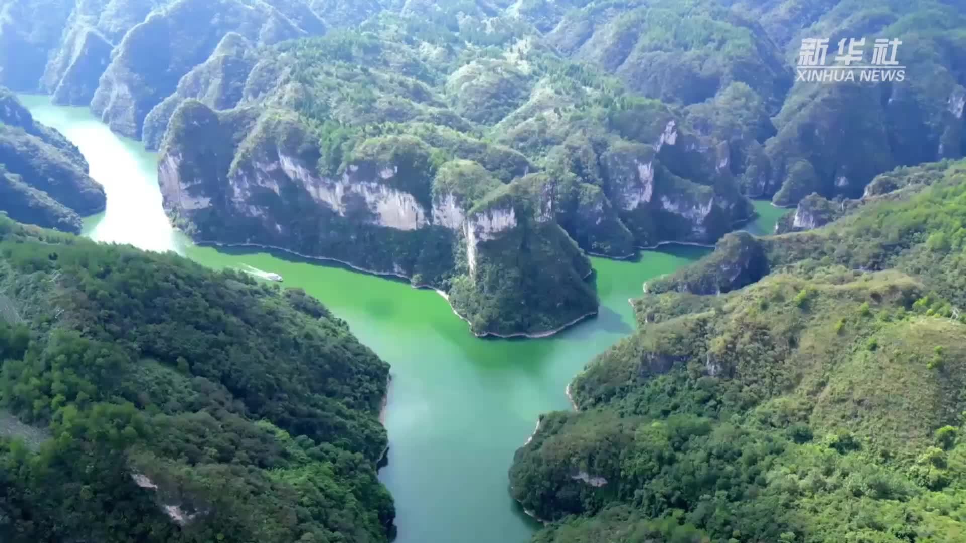 舟在画中游！贵州㵲阳河风光如画