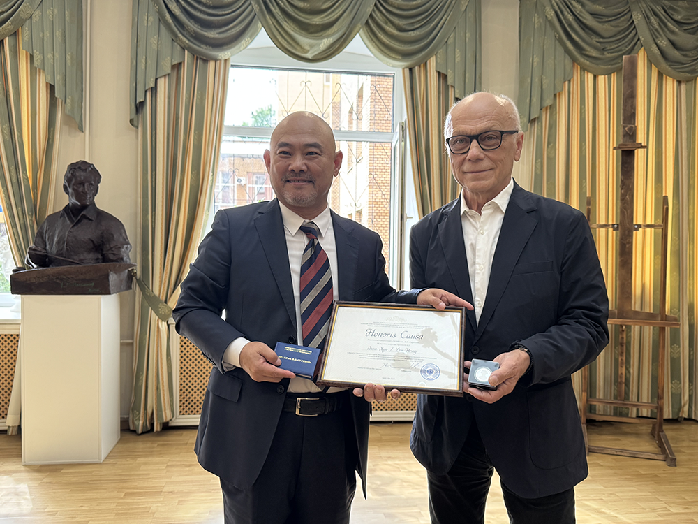 河北省艺术家林宏获授莫斯科国立苏里科夫美术学院“荣誉教授”并摘得银质奖章