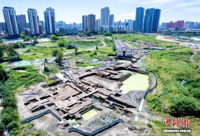 航拍武汉江滩新碧道“武昌湾”