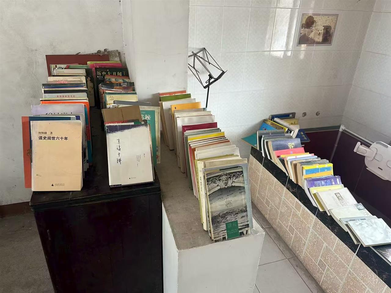 安徽婆婆半价出售儿子生前满屋藏书 想筹钱买钢琴捐给老年大学