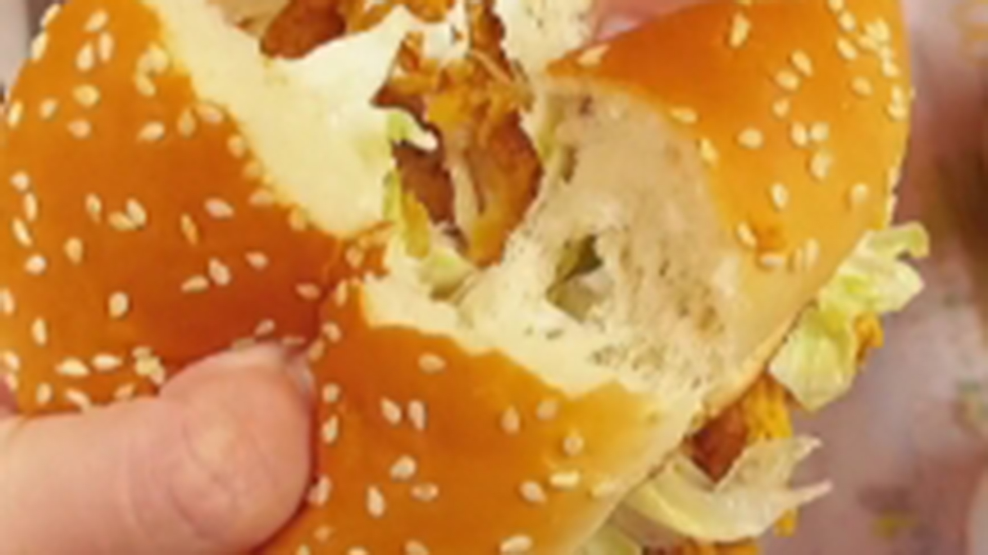 麦当劳回应招募退休人员：该做法此前就有，提供符合法规政策的报酬和商业保险