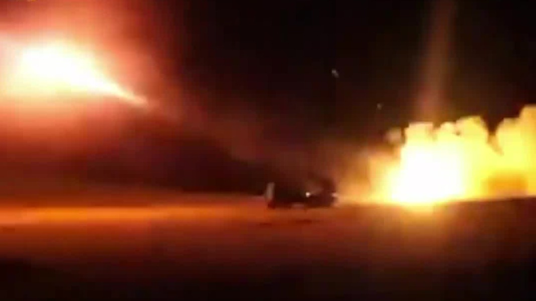 解放军演练高原飞行战法，驻训组“移动兵站”，印度升级军营助力兵力调动