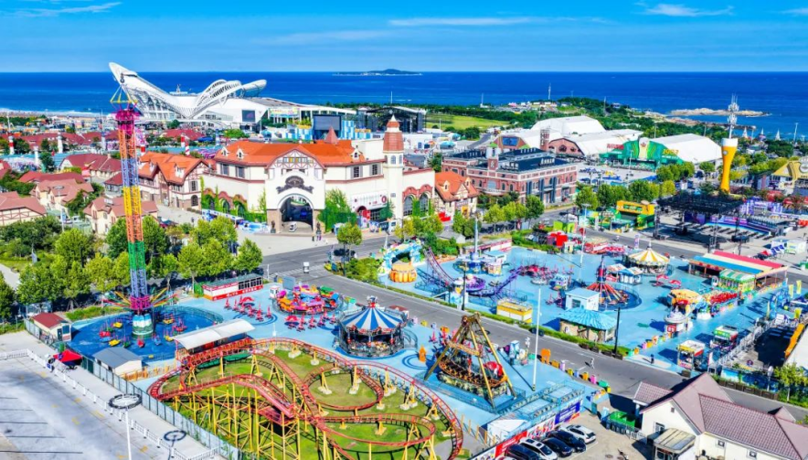 在青岛西海岸新区金沙滩啤酒城，体验一场亲子“慢”游记