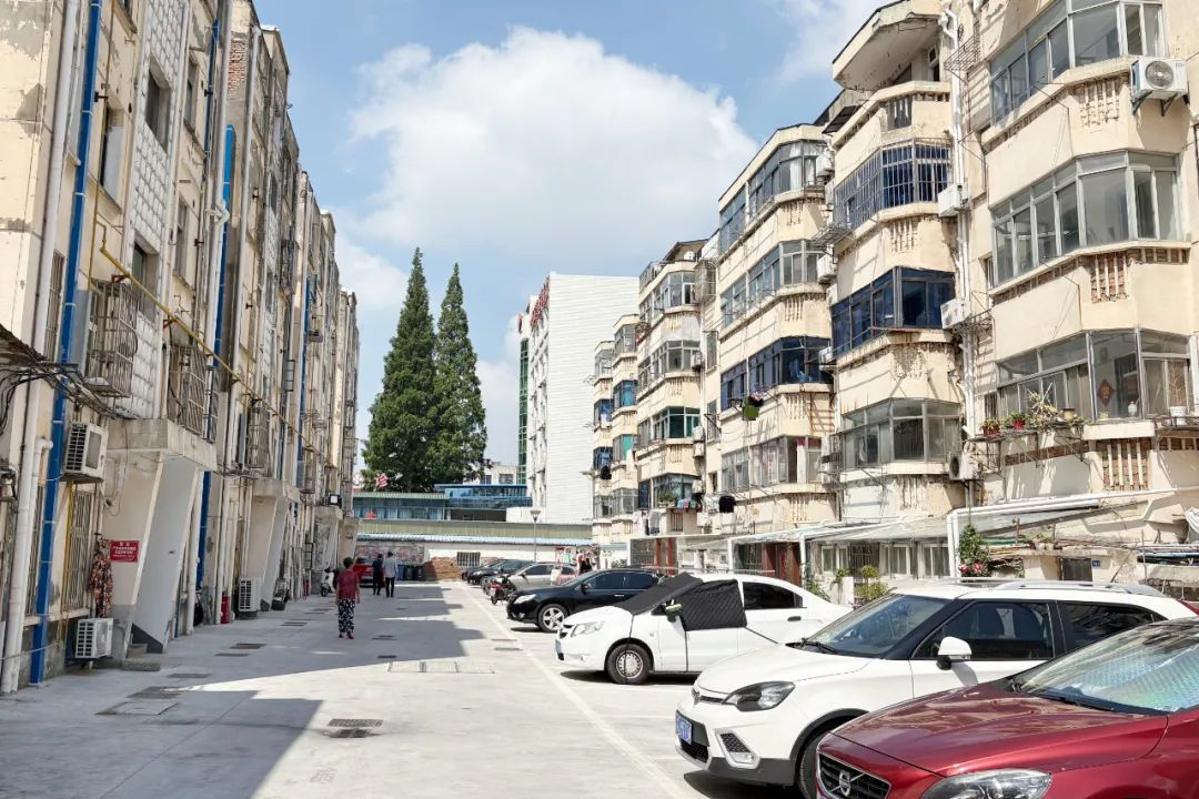 盐城市亭湖区老旧小区改造 以 “绣花功夫” 换居民舒心