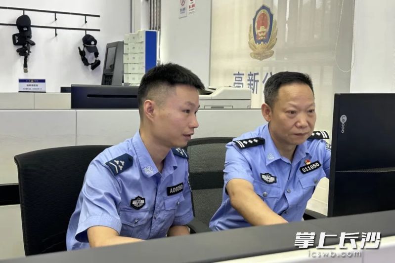 东方红派出所民警紧急联系银行止付。