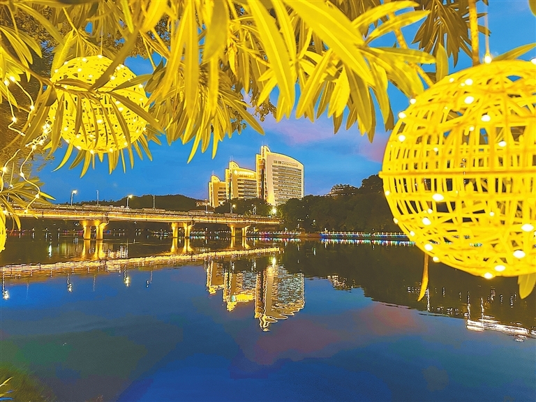 上犹县：一江两岸夜景璀璨（图）