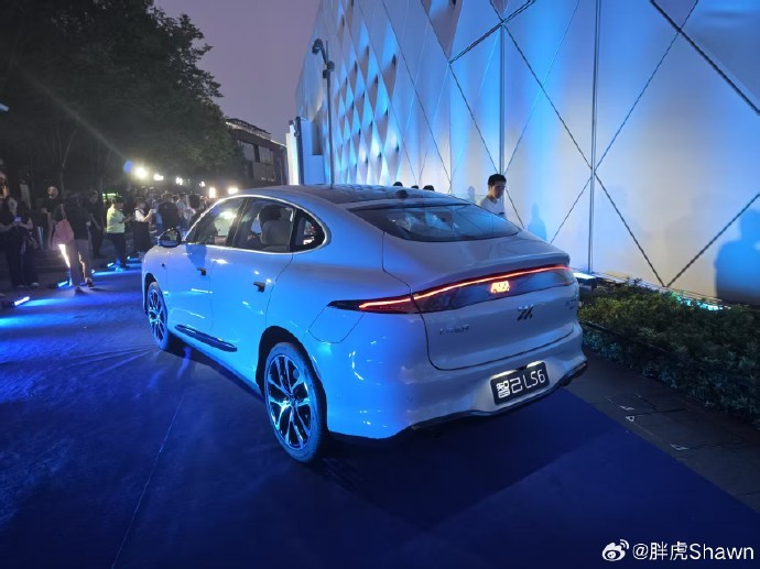 新一代智己LS6上市:起售价20.99万,搭载800V超快充+智慧四轮转向