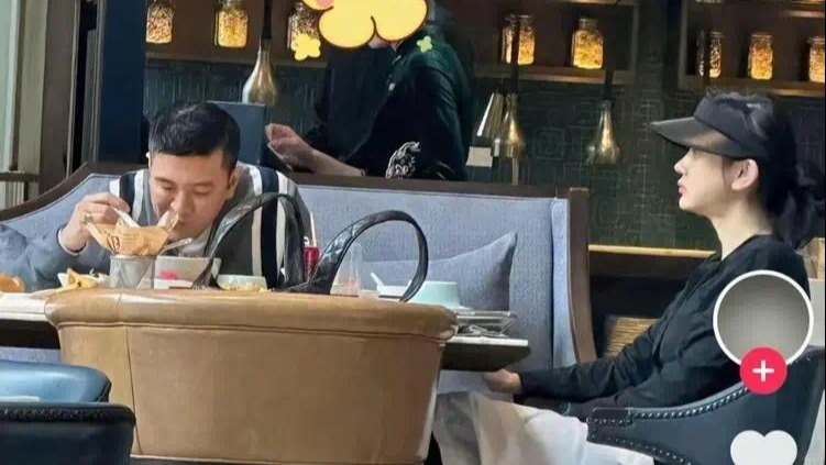 杨子离婚后新恋情曝光！女友李隽子入住杨氏别墅，更多约会照流出封面图