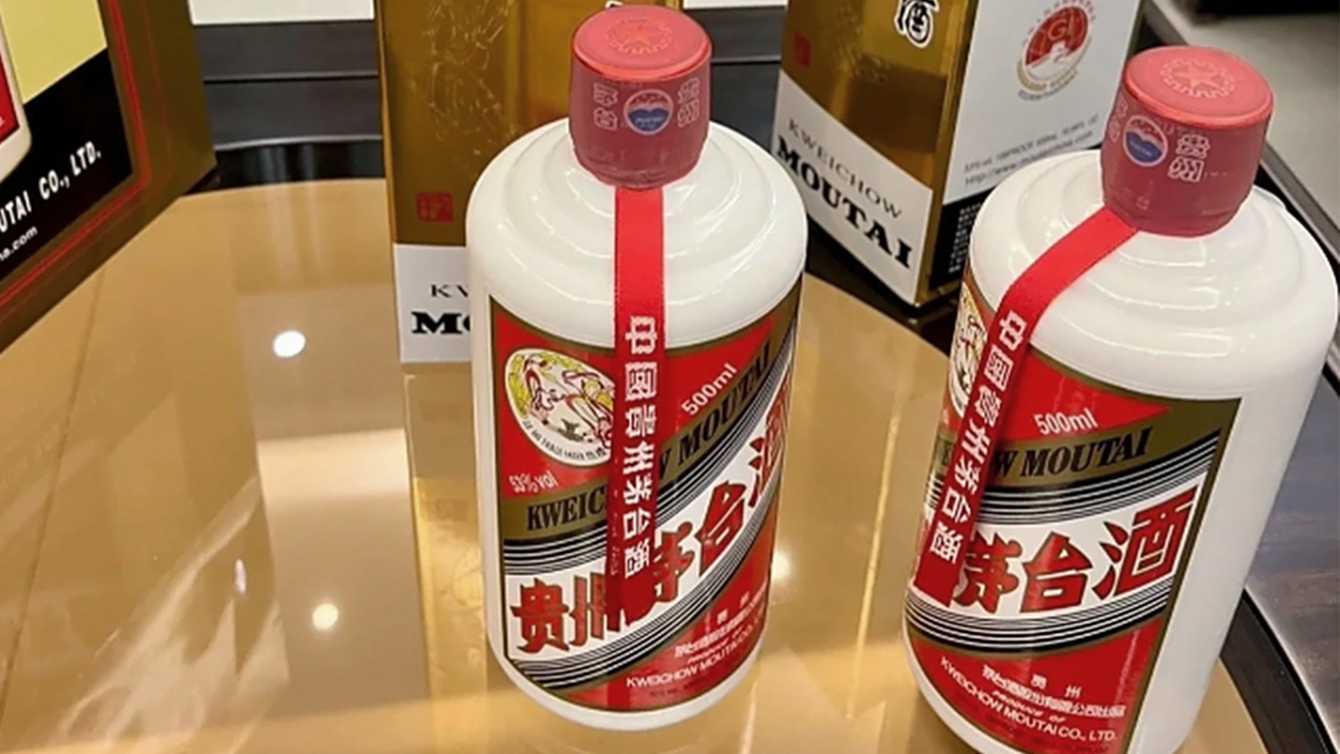 两瓶4000多元的茅台被调包，客人愤怒报警老板却大喊冤枉，警方在店内搜出一个“假酒库”小偷：很多人发现假酒也不好意思说