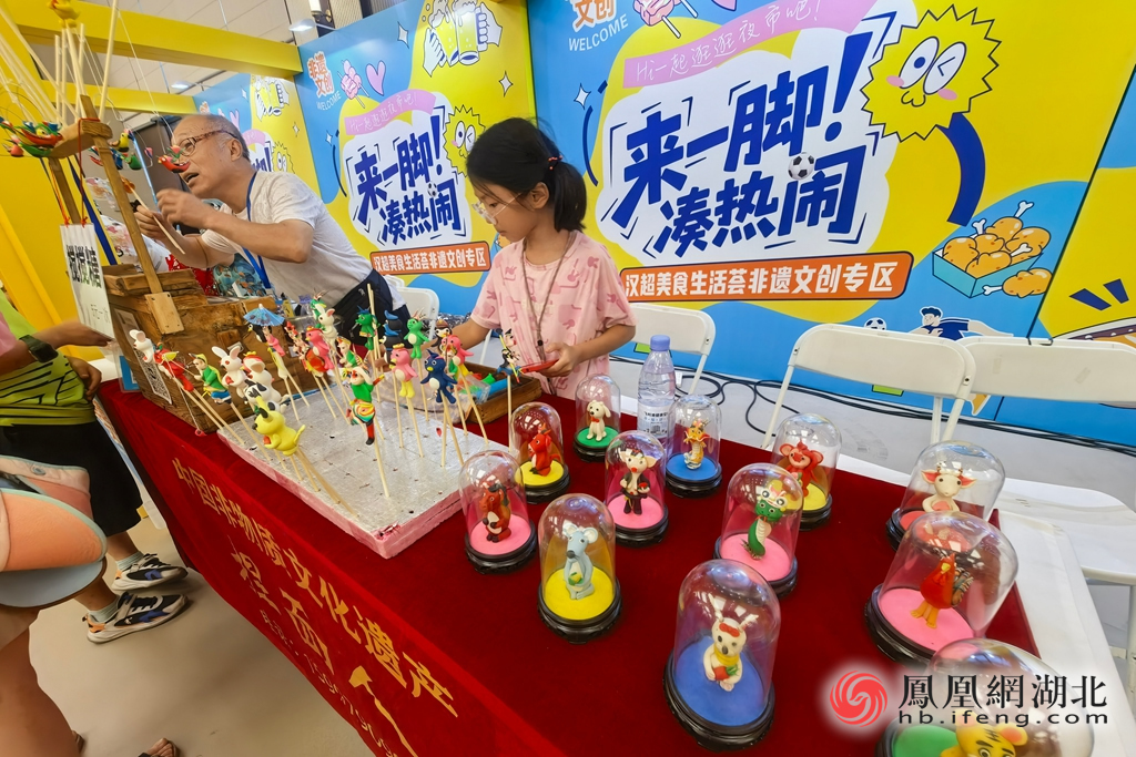 2025“汉超”揭幕 近5万人现场大合唱观赛