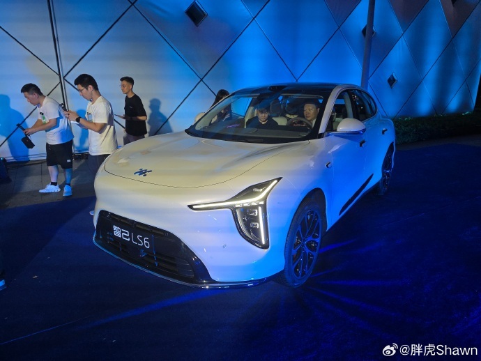 新一代智己LS6上市:起售价20.99万,搭载800V超快充+智慧四轮转向