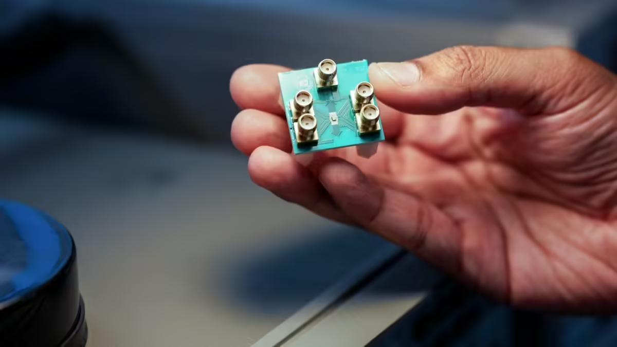 The low-power microchip researchers call a “microwave brain” is the first processor to compute on both ultra-fast data signals and wireless communication signals by harnessing the physics of microwaves.