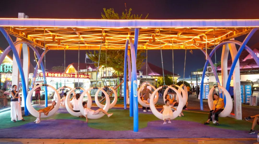 在青岛西海岸新区金沙滩啤酒城，体验一场亲子“慢”游记