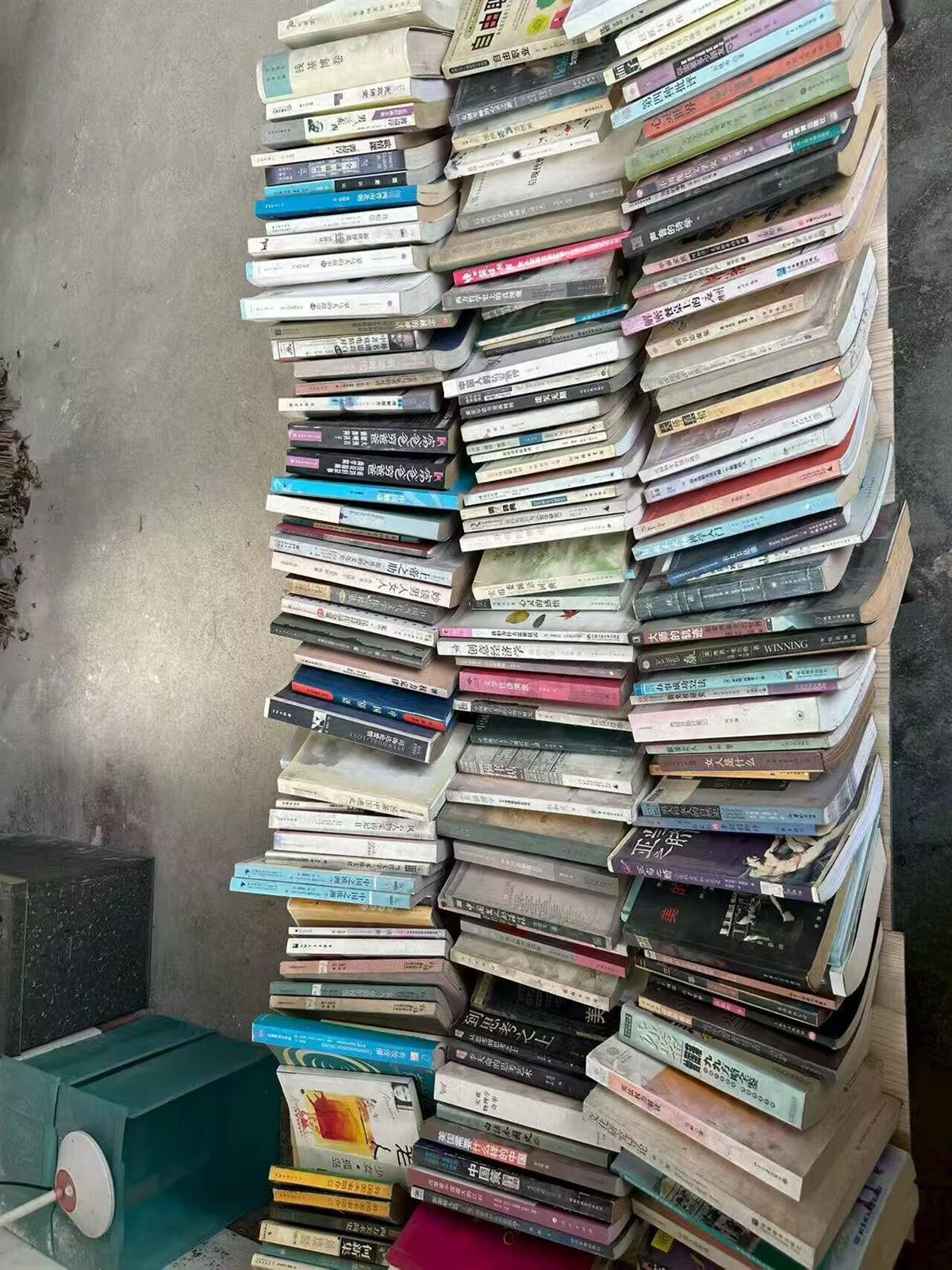 安徽婆婆半价出售儿子生前满屋藏书 想筹钱买钢琴捐给老年大学