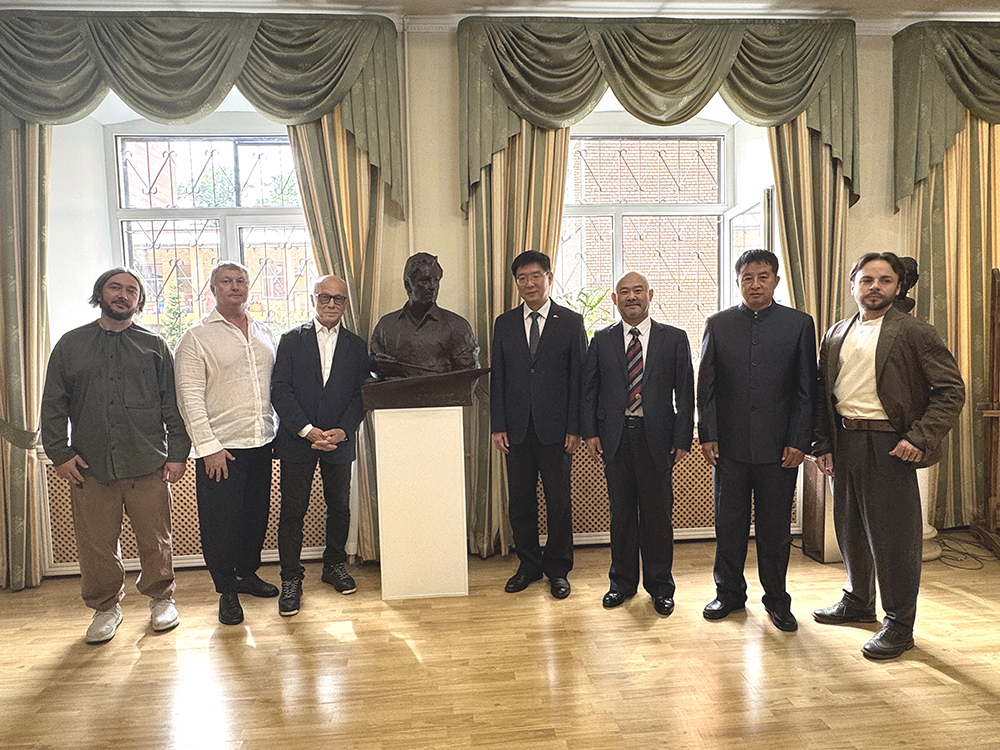 河北省艺术家林宏获授莫斯科国立苏里科夫美术学院“荣誉教授”并摘得银质奖章