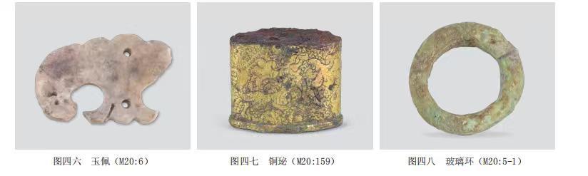 墓中出土的精美文物。