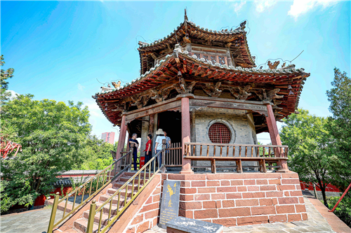 位于文庙东轴线南部的魁星楼。