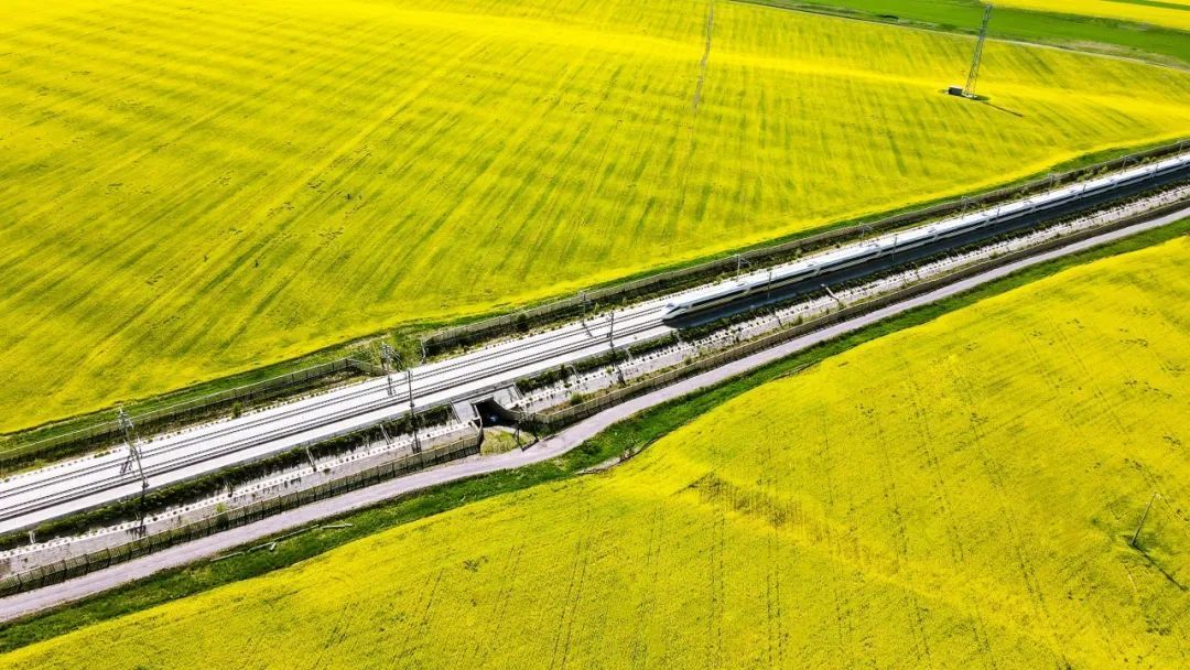 山丹马场高铁站 图片来源:“中国铁路”微信公众号