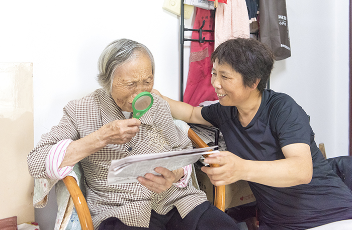 泰州海陵：“好闺女”费秋凤的19年暖心守护